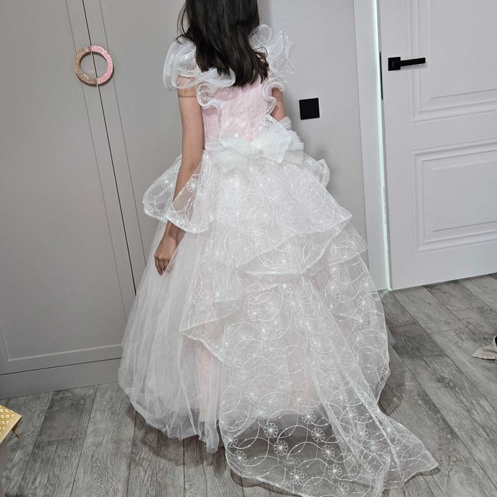 Платье детское со шлейфом на 10-12 лет