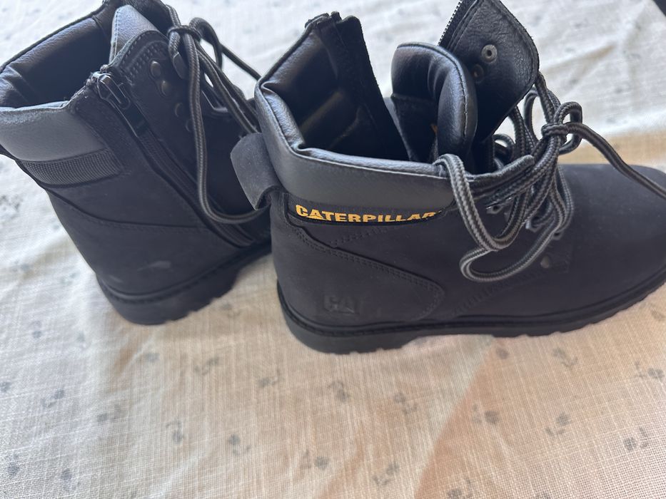 Зимни обувки CAT 37 номер