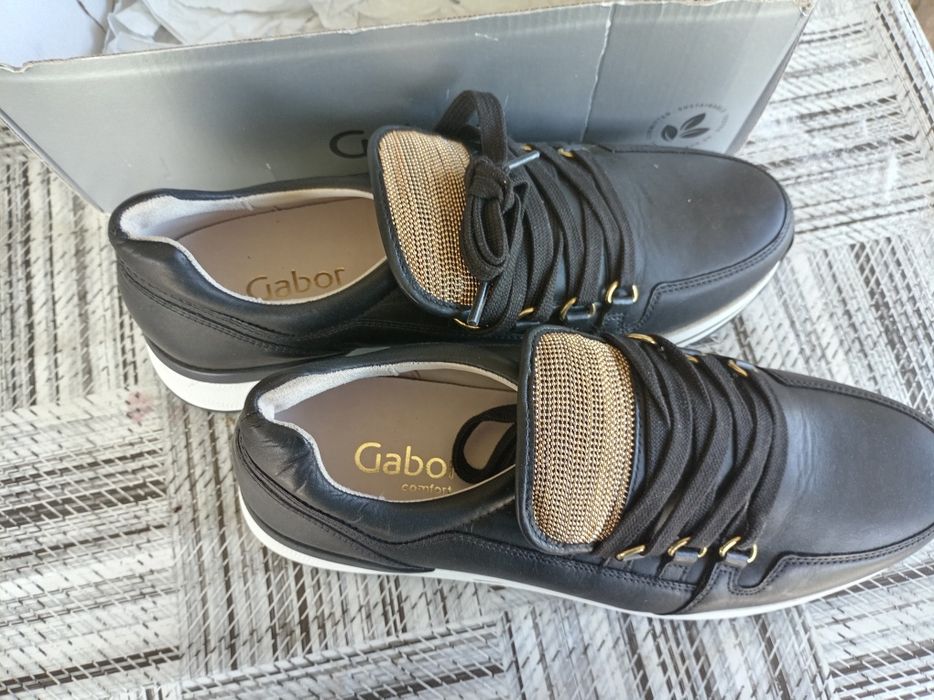 Adidasi noi confortabili