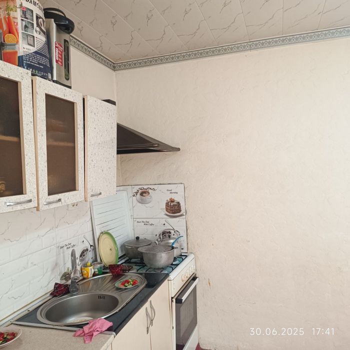 тошкент туман киров 9мактаб оркасида 3хона уй ижарага берилади