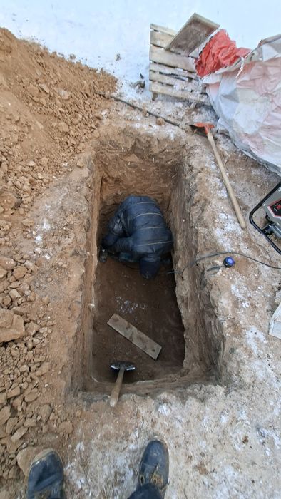 Копаем ямы могилы