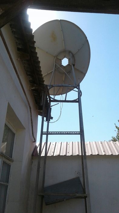 Спутниковая  антенна (тарелка большая)в комплекте  (телевизор +тюнер )