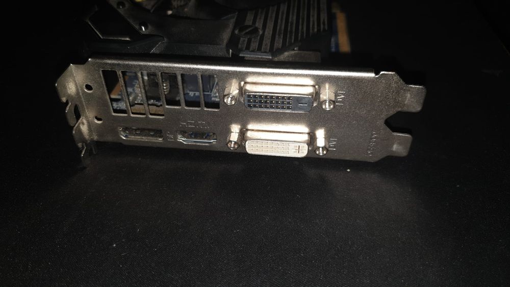 Placa video Sapphire HD 7950 3GB DDR5 pentru piese