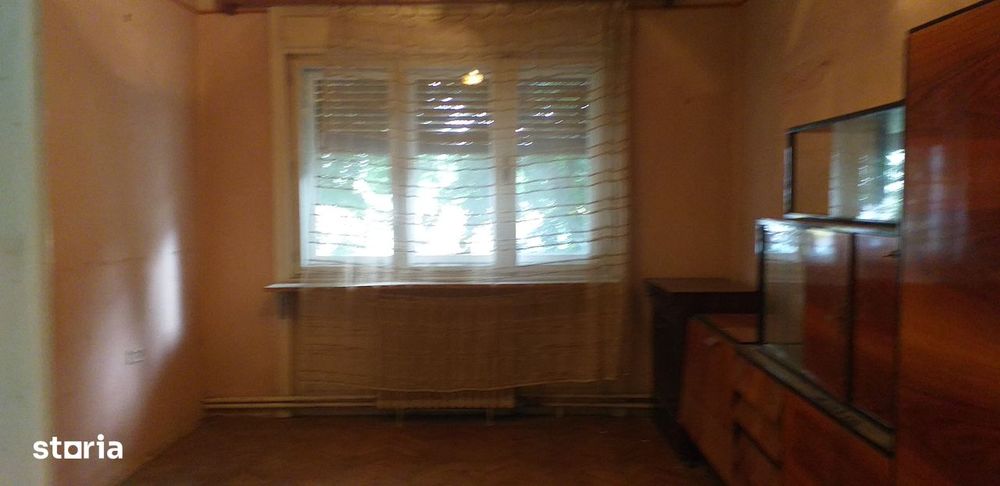 Casă de vânzare cu 3 camere, teren 514 mp, în Oradea