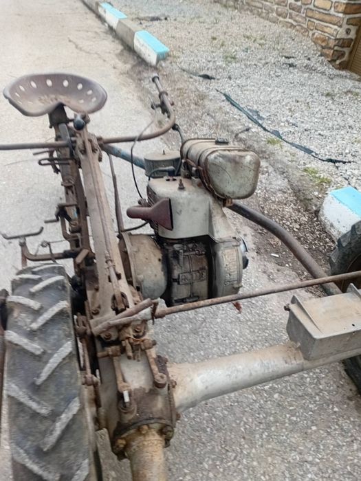 Трактор със косачка