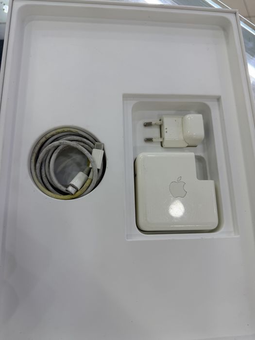 MacBook Pro 13 8/256гб 2019