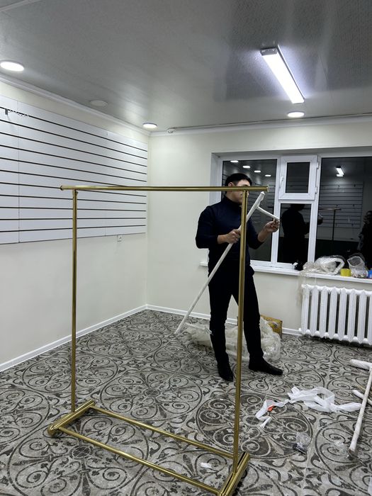 Продается оборудование магазина одежды