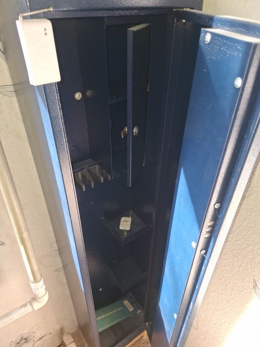 Сейф металлический