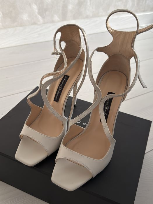Продаю босоножки под Jimmy Choo