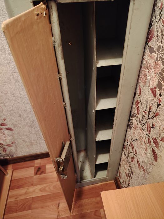 Продам сейф металлический