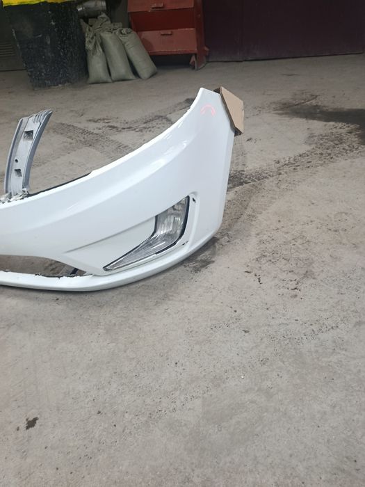 Бампер на кия рио. 2013 год.