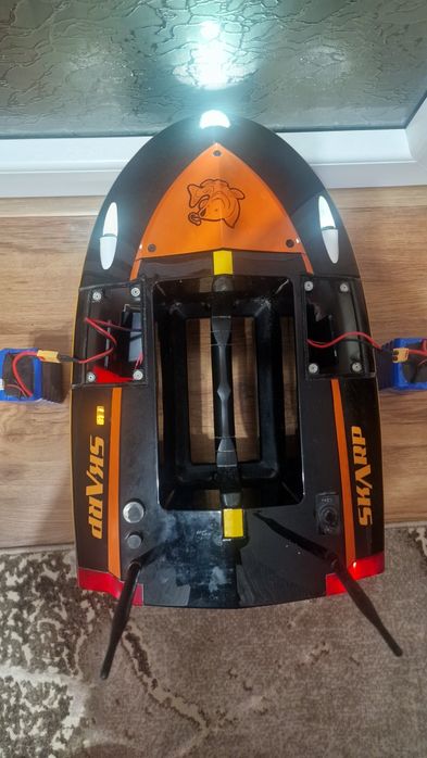 Vând navomodel Anaconda Skarp echipat cu sonar si autopilot.