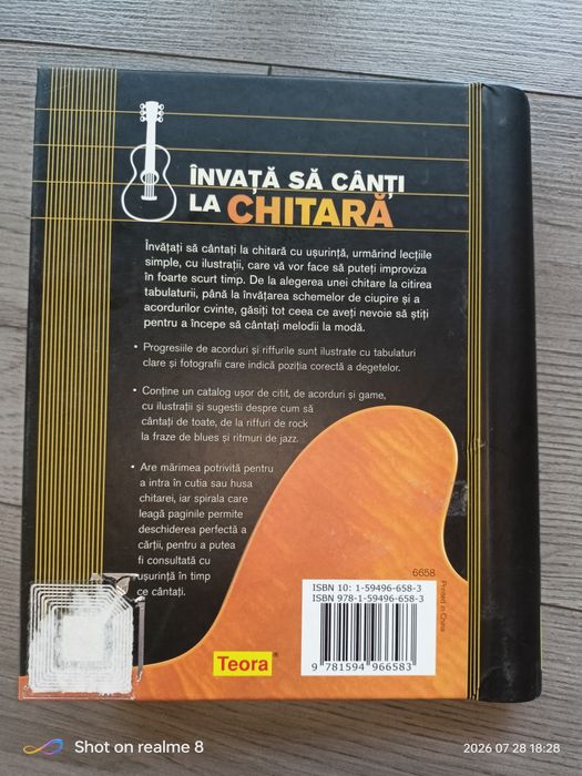 Carte Invata sa canti la chitara