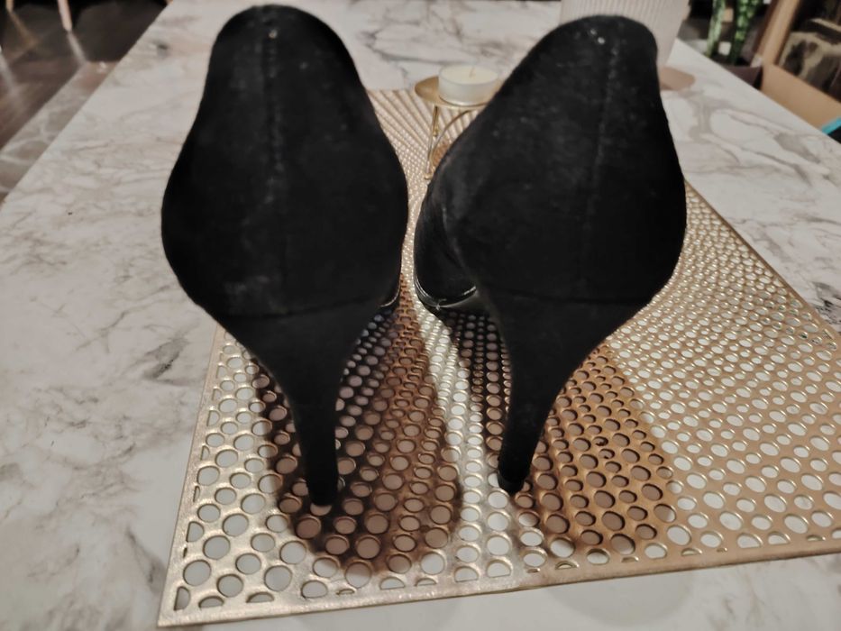 Vând stiletto ca noi/detalii aurii/pret redus