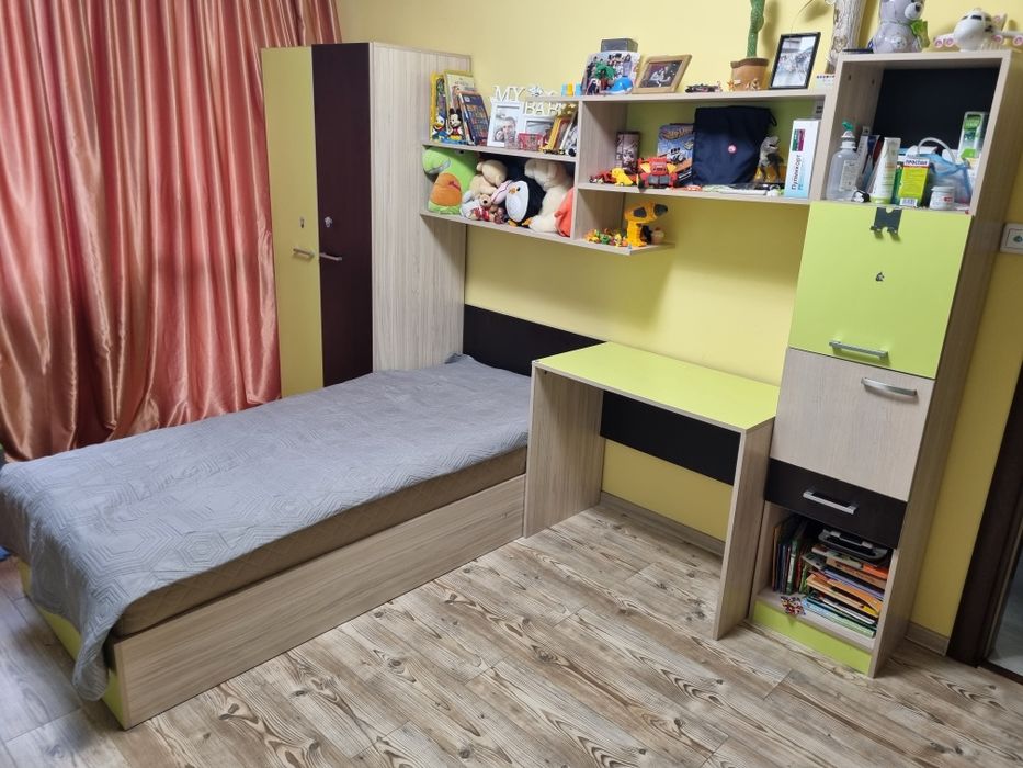 Продавам обзавеждане за детска стая