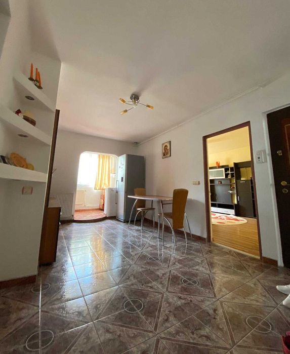 inchiriez apartament 3 camere in zona Stadion
