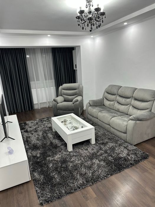 Vand Apartament 3 camere  etaj 2 Renovat