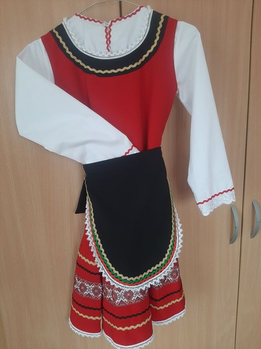 Народна носия за момиче