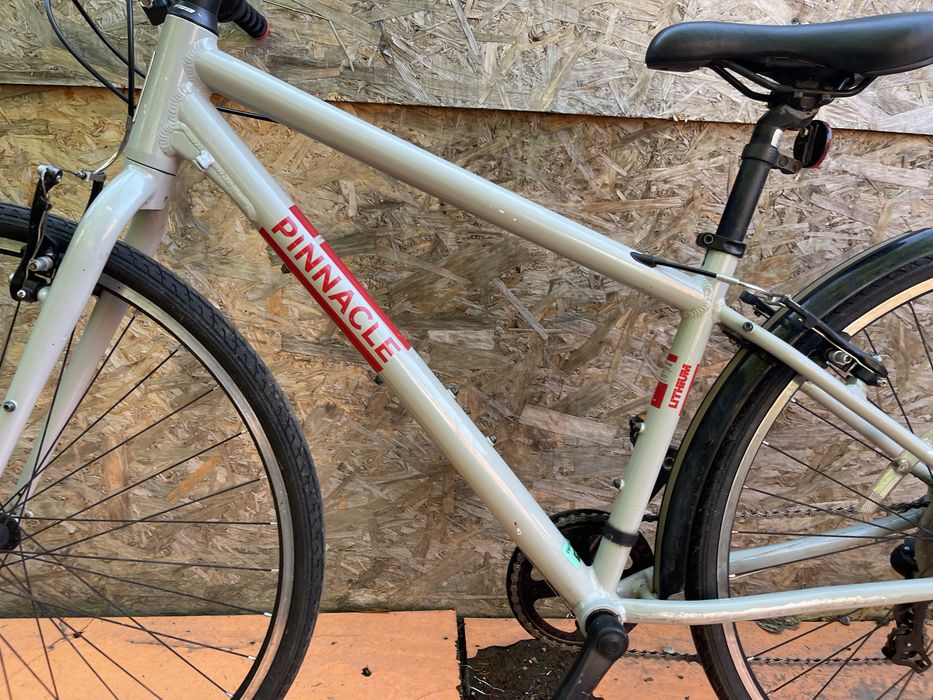 Bicicleta pinnacle cadru aluminiu roti 28” culoare nardo grey