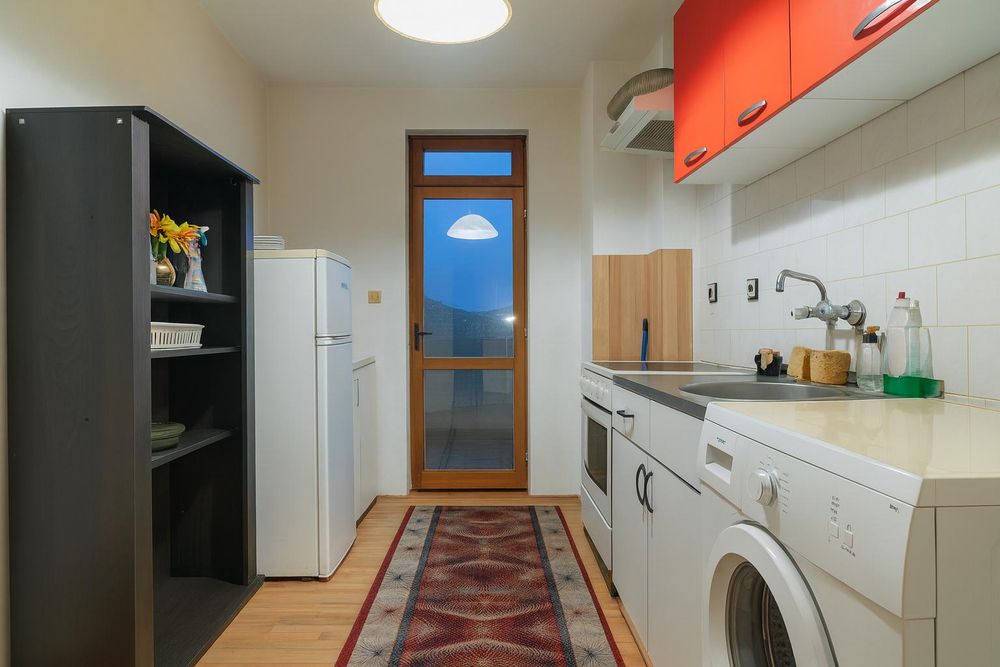 Многостаен апартамент под наем в Център