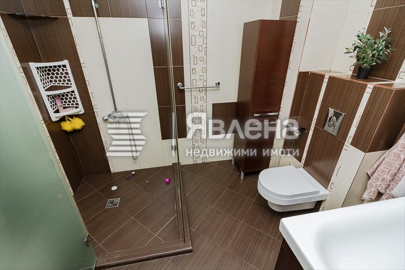 Отличен Многостаен с партерен гараж