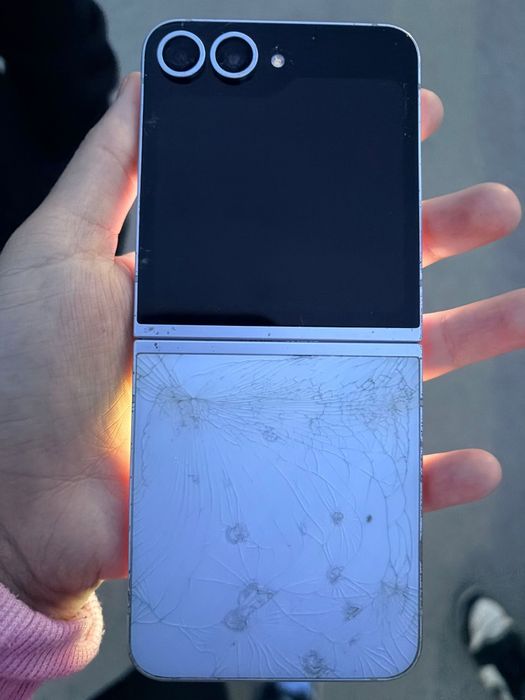 Schimb Samsung Z flip 6