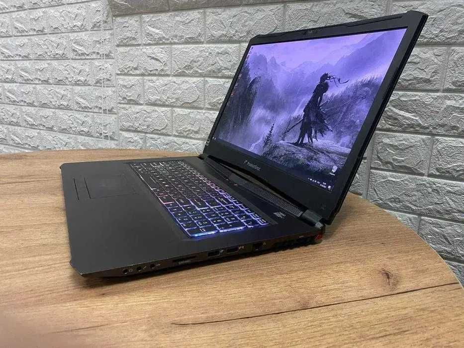 Лаптоп 17 Inch, i7-7700HQ, GTX 1070 32GB RAM, 256GB+2TB SSD Powerspec
