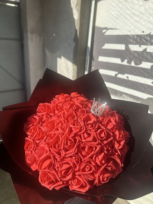 Уникален букет от червени рози