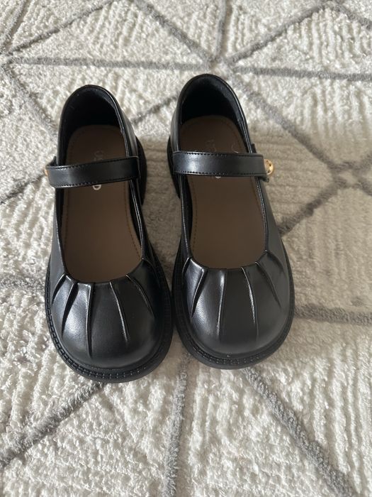 Продам туфельки для девочки