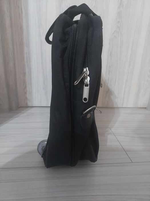 Vând troler business compartiment laptop