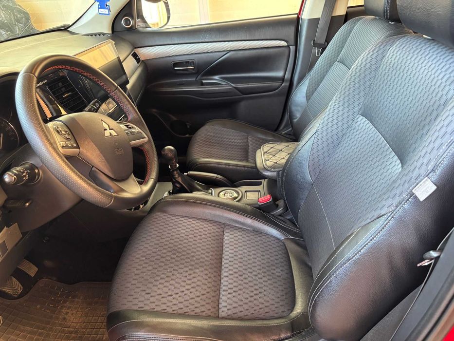 Mitsubishi Outlander 2015 variante la schimb