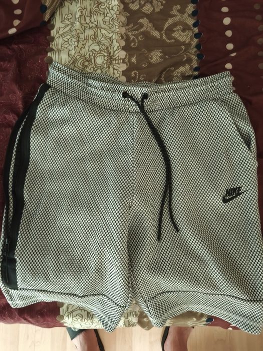 Pantaloni Nike Tech