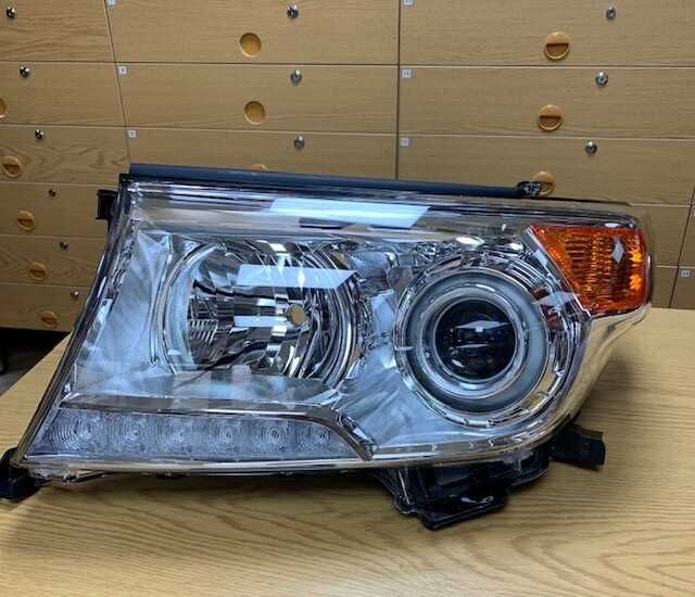 Фара левый\правый Toyota LCR 200 12-/Тойотa ЛКР 200 12-