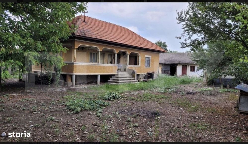 Casa si Teren - 6870 mp, Comuna Arcani