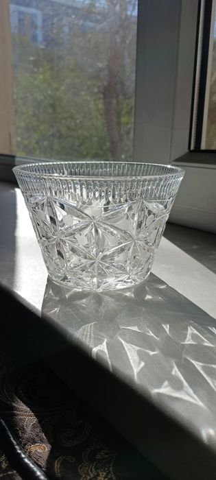 Хрустальные вазы, салатники,кружки...