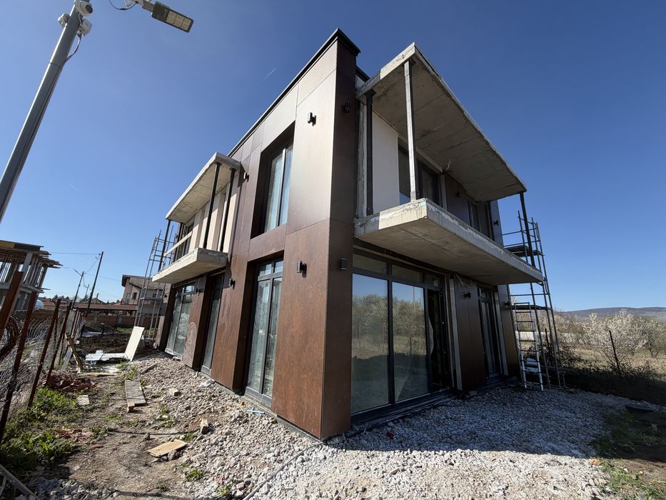 Продава се Къща в Костинброд - 218 кв.м за 1051 €/кв.м - Снимка #2