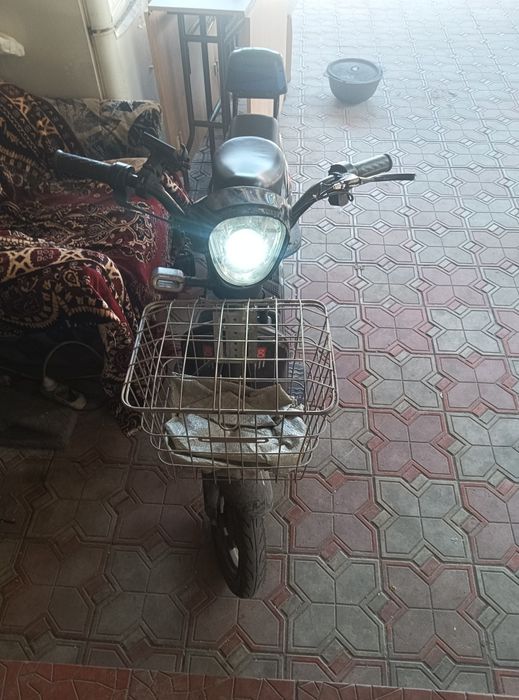 Продам состояние отличное работает скутер отличное батареи новые поста