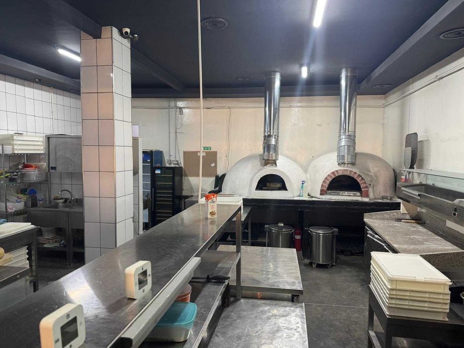 Spatiu 200 mp central,parter,stradal utilat pentru pizzerie-restaurant