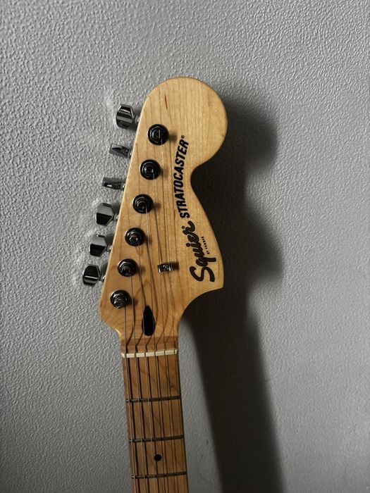 Электрогитара Squier Stratocaster HSS + Комбик Fender
