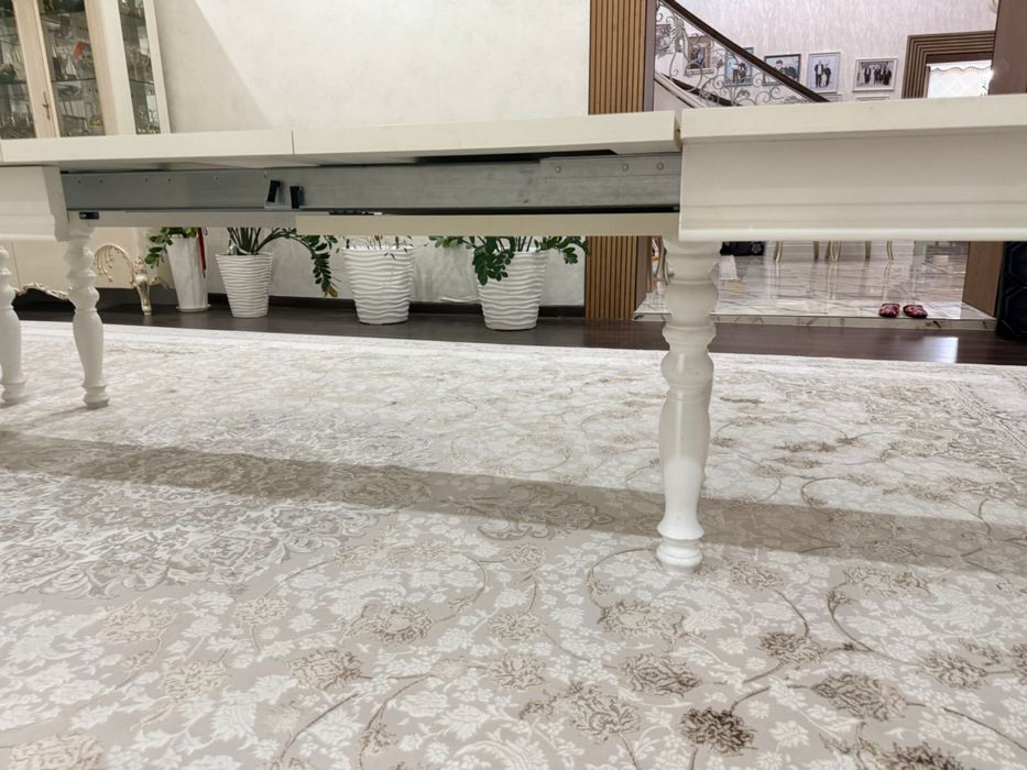 Столы для зала почти новые