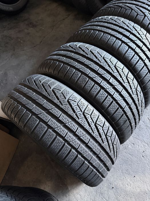 4 anvelope iarna ca NOI 235/40/19 , Pirelli , 8 mm !