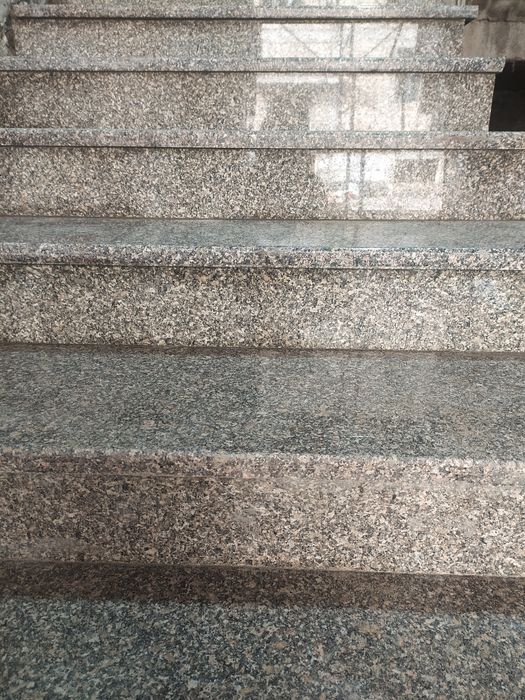 Granitlar- Travertin toshlaridan - zinalar, sokillar, fasad uchun .