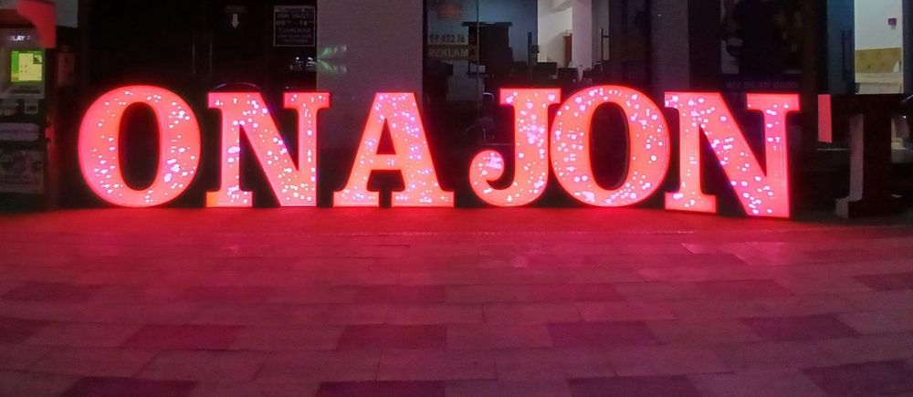 Reklama barcha turdagi ichki va tashqi reklamalar.