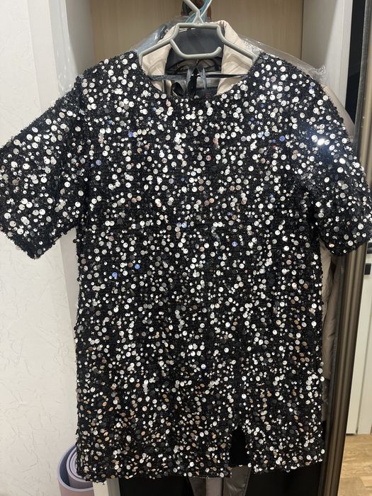 Продам короткое платье с пайетками