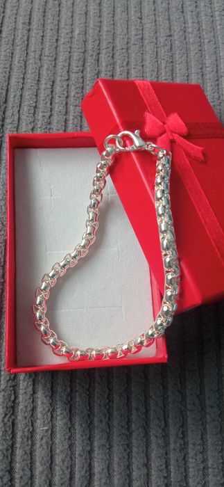 Сребърна гривна за дама. 8 налични модели.В подаръчна кутия.