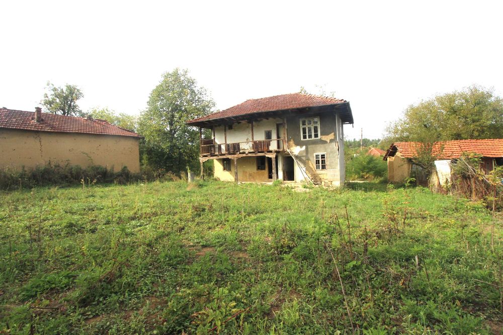 Двуетажна Възрожденска къща в с. Драгановци, общ. Габрово