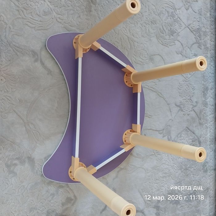 Детские столы. Цена за 1 стол- 550 млн. Цена за 2 стола-1 млн