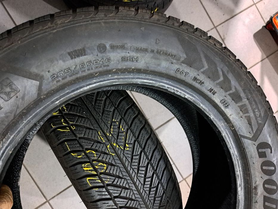 * 2 anvelopa 205/65/16 Goodyear