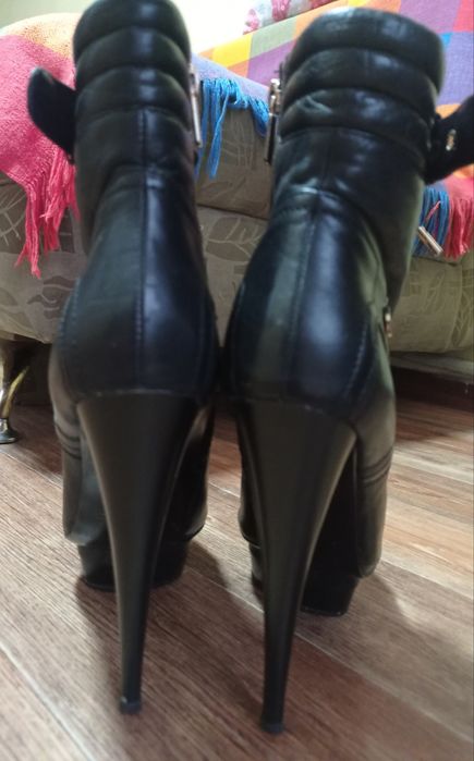 Продам ботильоны 38 р-р