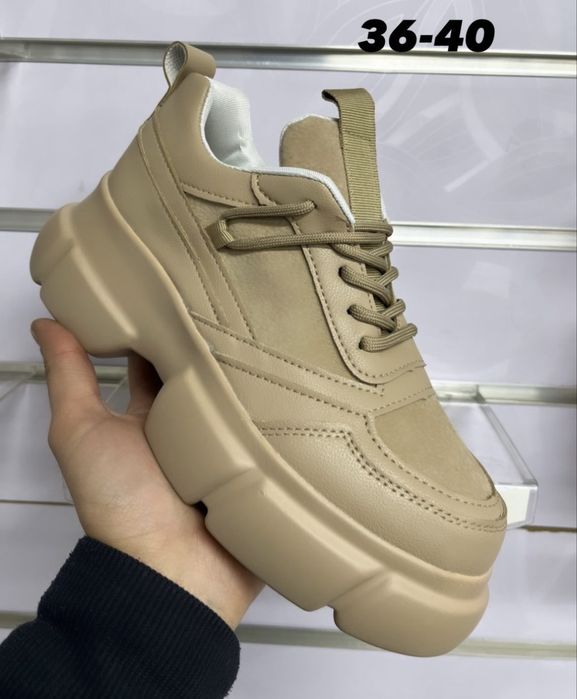 Женски кроссовки